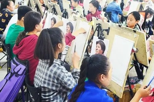 為什么大多數(shù)美術(shù)生會(huì)選擇設(shè)計(jì)類專業(yè)？2