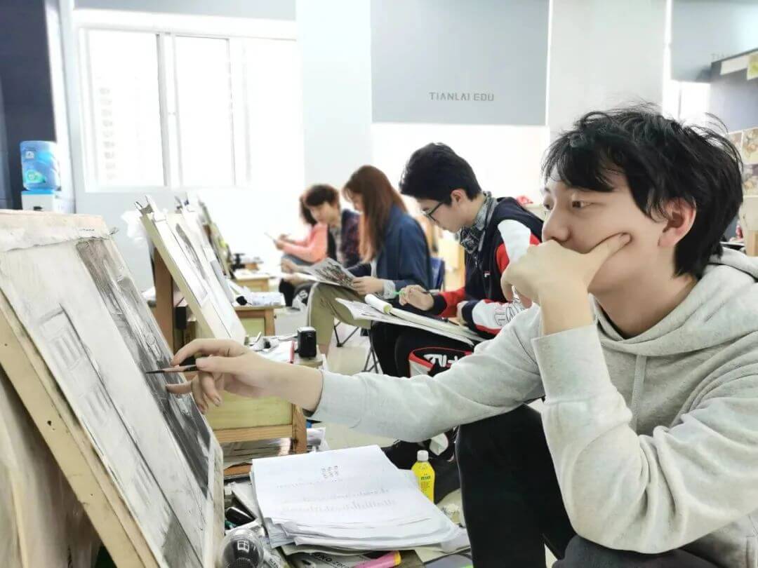 政協(xié)委員建議:改進(jìn)藝考錄取方式,降低文化門檻,提升省統(tǒng)考命題難度!你怎么看?2