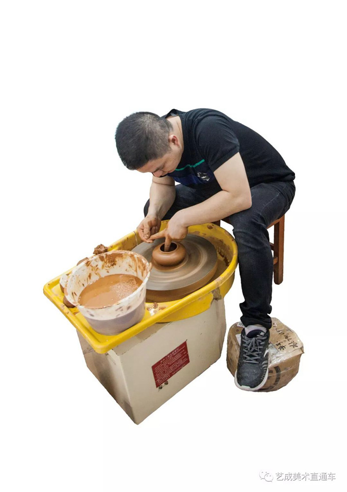 今天廣州十大畫室老師送你近兩年廣東模考速寫高分卷,39