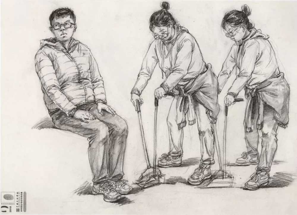 廣州美術高考班給咱精選了33幅中國美院往年速寫高分卷,03