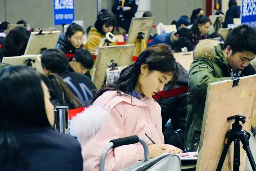 21年美術(shù)統(tǒng)考考多少才能通過(guò)?廣州美術(shù)高考班建議美術(shù)生要重視,11