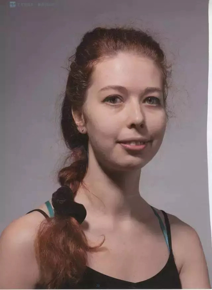 廣州畫室排名前十畫室教學(xué)|教你如何刻畫扎大麻花辮的外國女青年,02