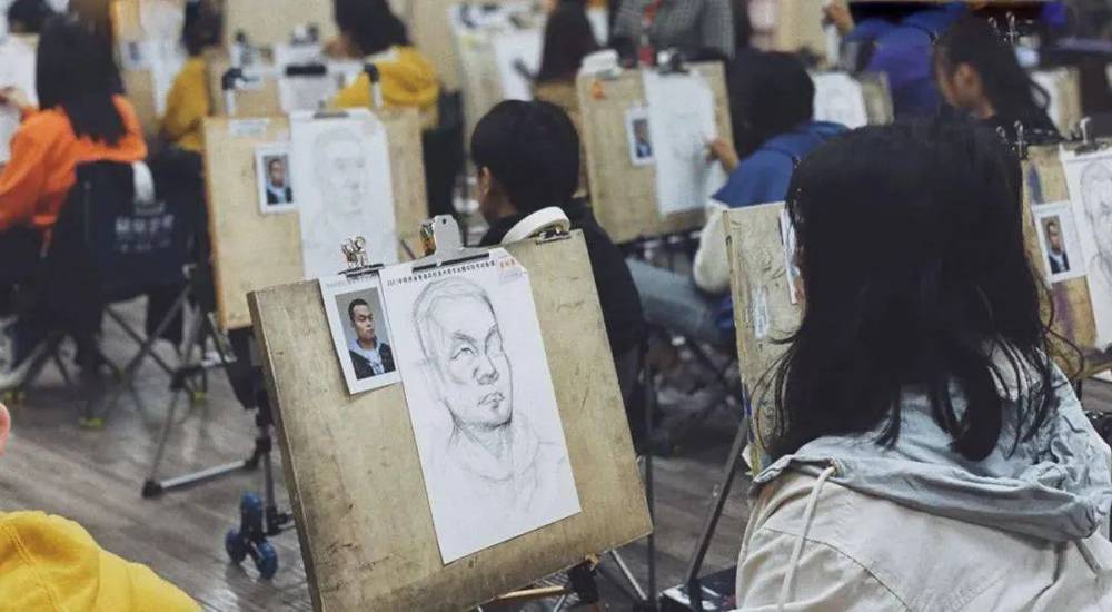 21年美術(shù)統(tǒng)考考多少才能通過(guò)?廣州美術(shù)高考班建議美術(shù)生要重視,07