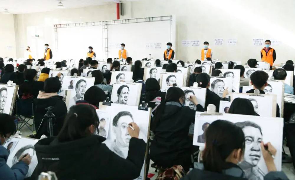 21年美術(shù)統(tǒng)考考多少才能通過(guò)?廣州美術(shù)高考班建議美術(shù)生要重視,12