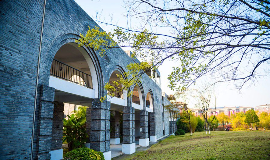 廣州美術高考班將承認聯考成績的83所院都整理處理了,67