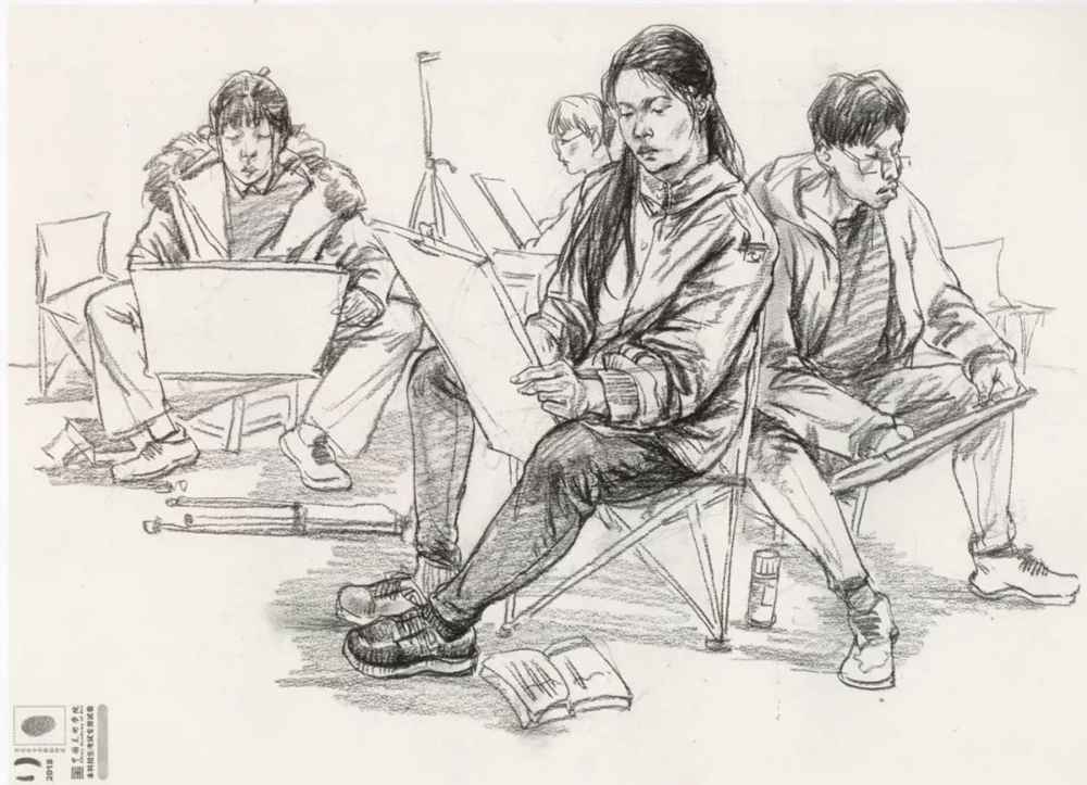 廣州美術高考班給咱精選了33幅中國美院往年速寫高分卷,01